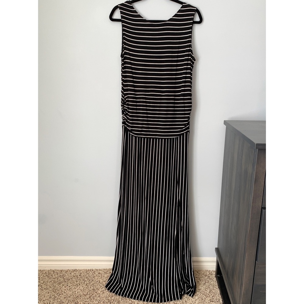 LARGE LNBF BLACK WHITE STRIPED MAXI TANK STYLE DRESS WITH RUCHING SIDE SLIT